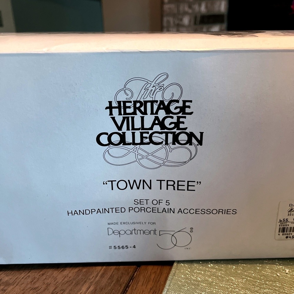 Retired 1999 Department 56 Christmas in the City Collection "Town Tree" 55694 - Picture 8 of 9